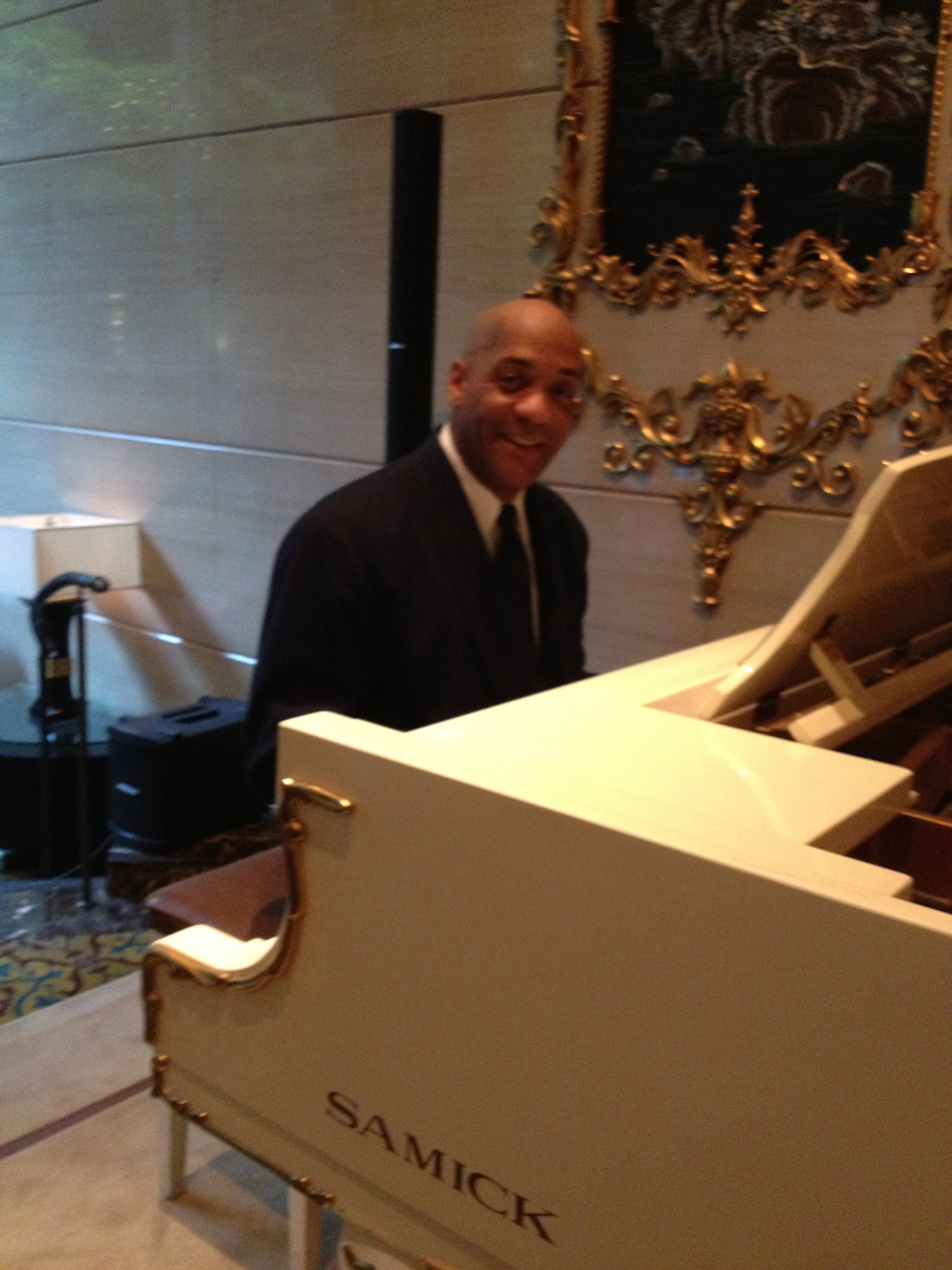 chaz-cocktail-piano-at-the-lotte-hotel-korea